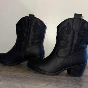 Women's Black Embroidered Western Styled Ankle Boots Block Heel
